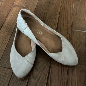 Tons Jutti flat in gray/silver, size 6